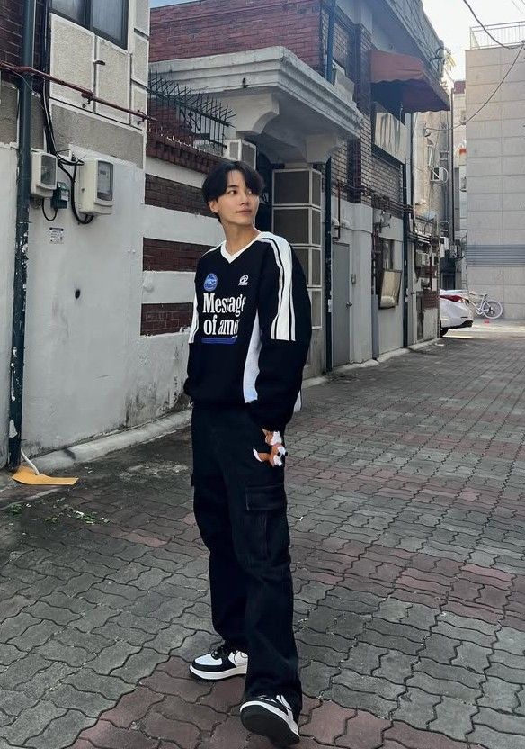 A moment captured by Jeonghan (SEVENTEEN)'s fan