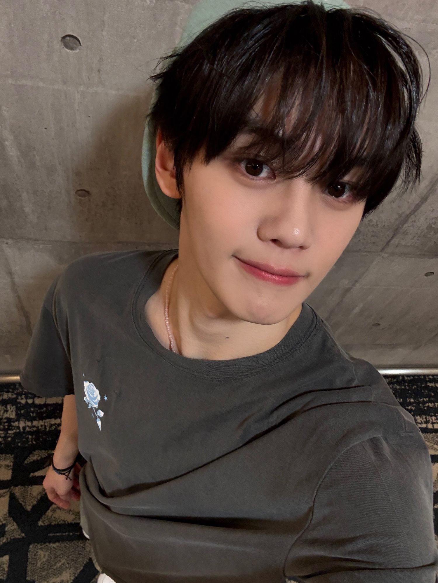 Behind-the-scenes cut of Kim Gyuvin (ZEROBASEONE)