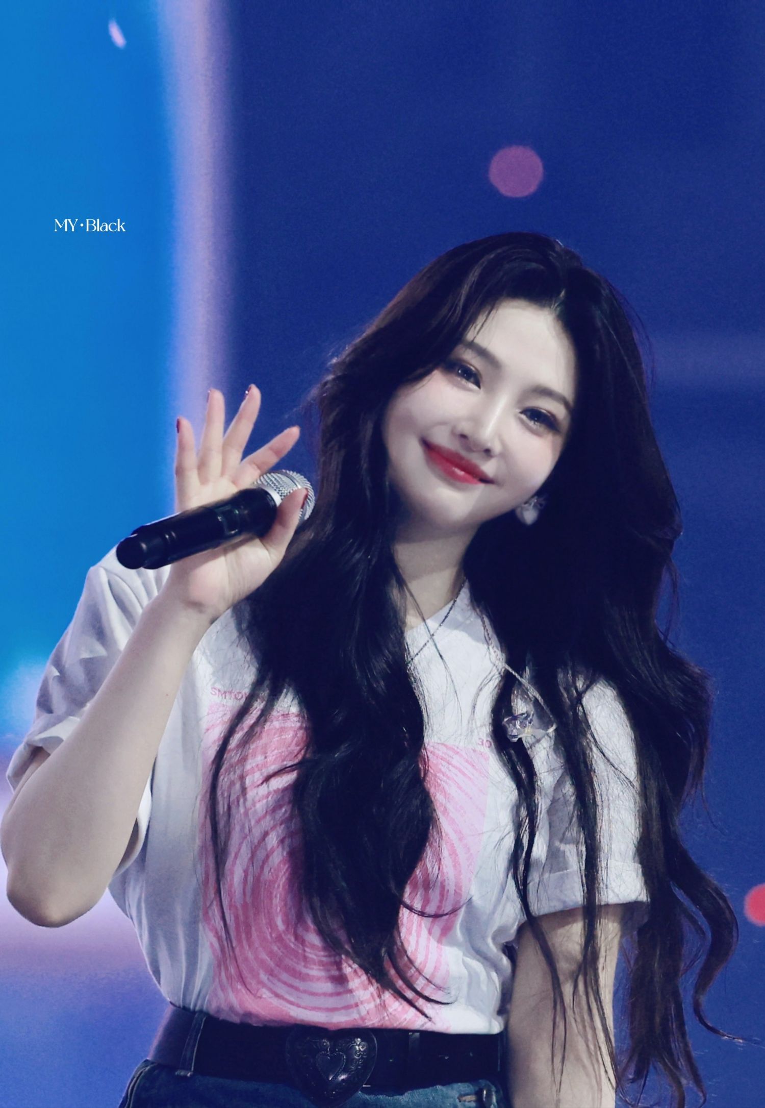 Recent activity shot of Joy (Red Velvet)
