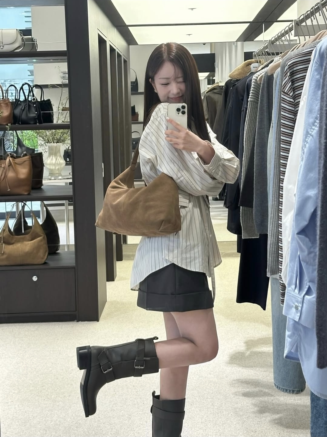 A moment captured by Yoon Bomi (Apink)'s fan