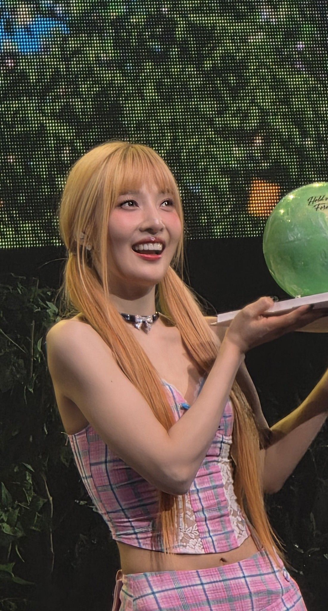 Behind-the-scenes cut of Joy (Red Velvet)