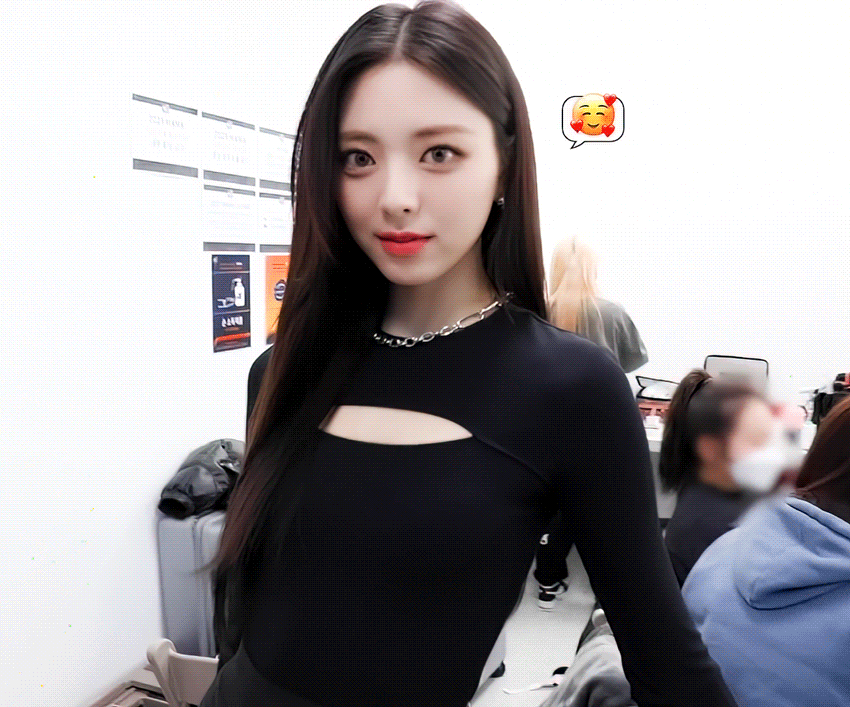 Behind-the-scenes cut of ITZY