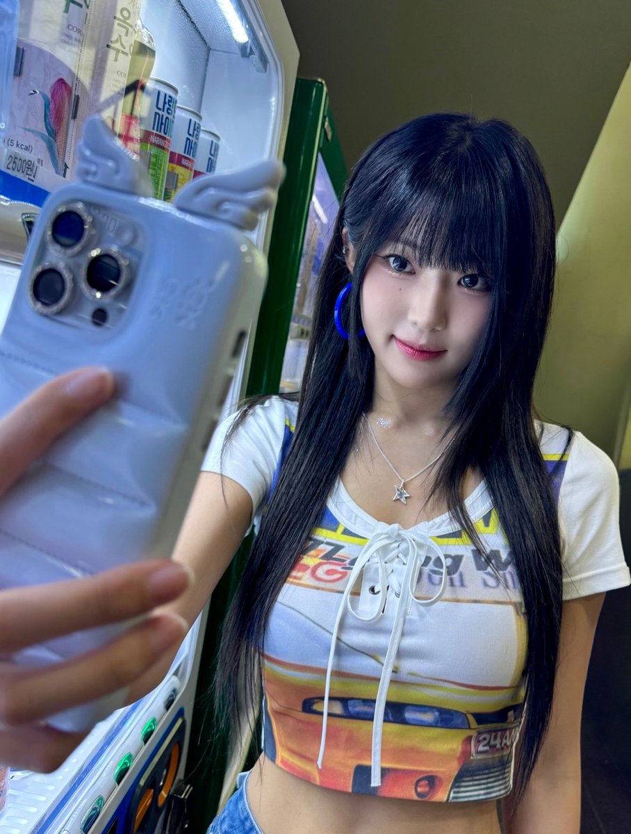 A moment captured by H1-KEY's fan