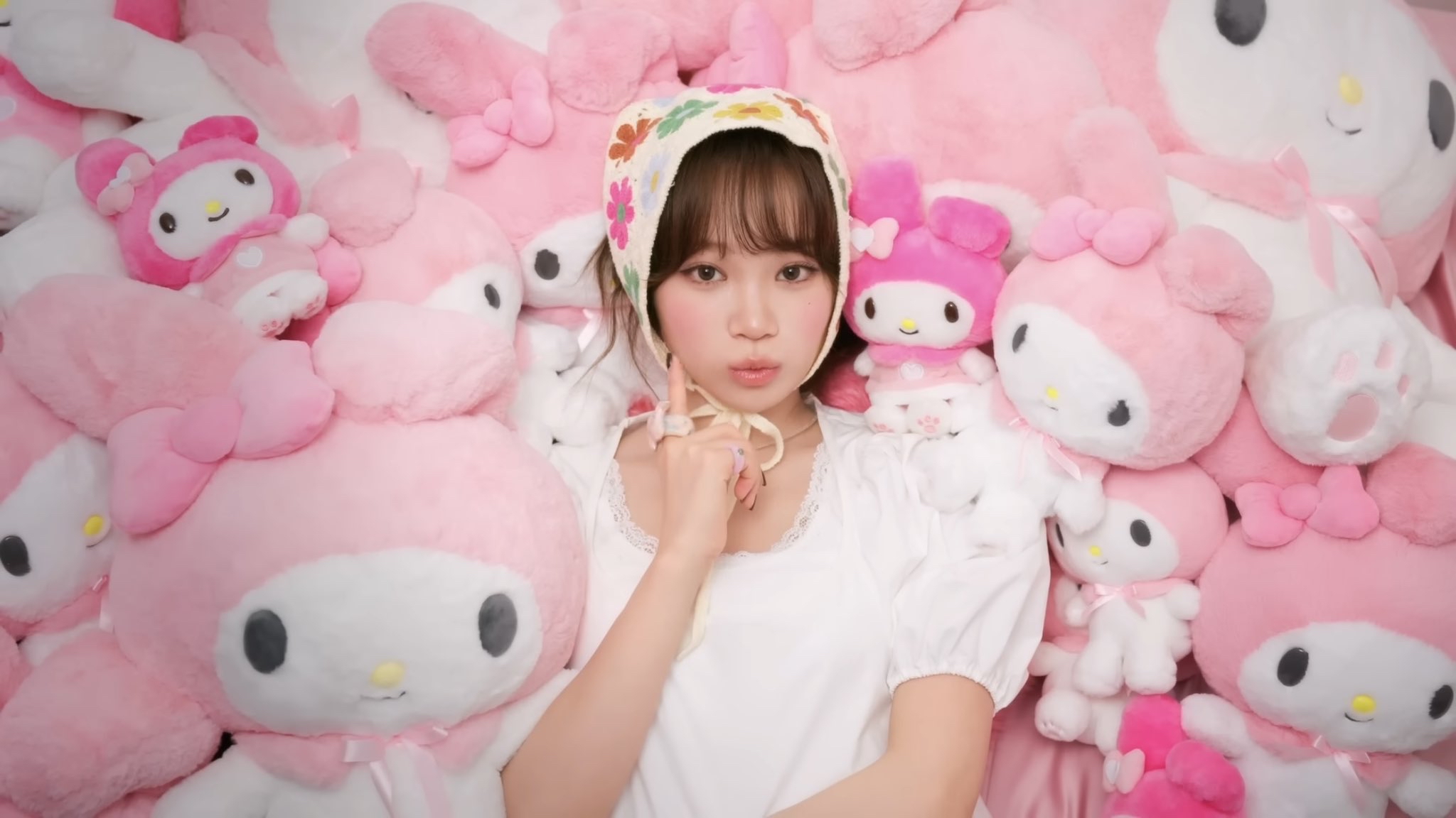 Behind-the-scenes cut of Kim Chaewon (LE SSERAFIM)