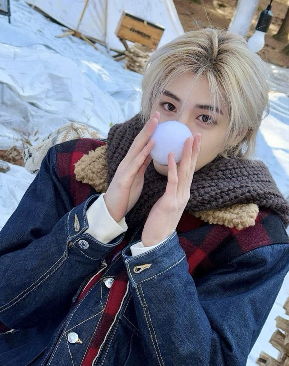 A moment captured by Leehan (BOYNEXTDOOR)'s fan