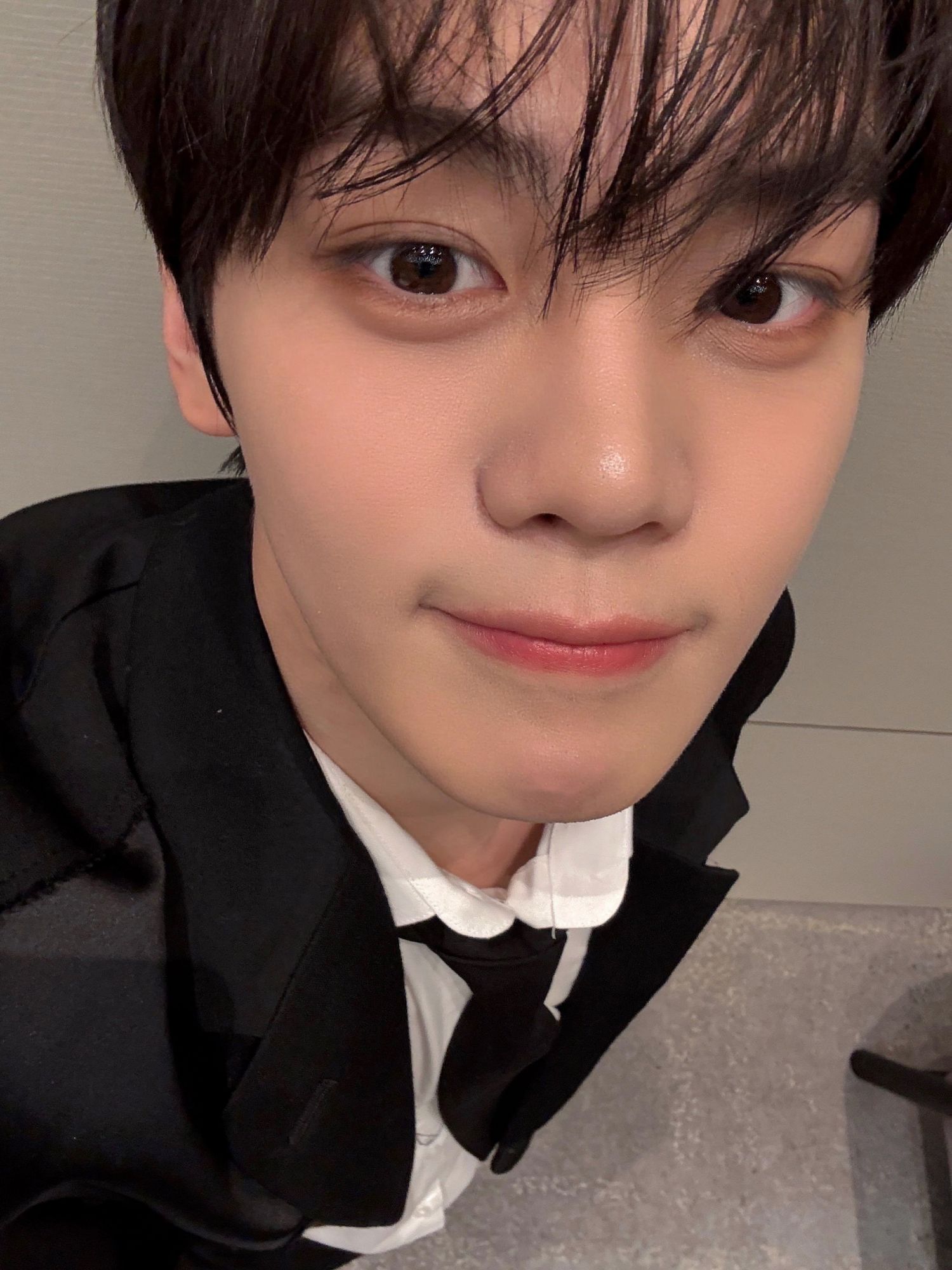 A moment captured by Kim Gyuvin (ZEROBASEONE)'s fan