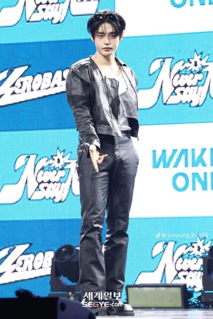 Latest photo of Kim Jiwoong (ZEROBASEONE)