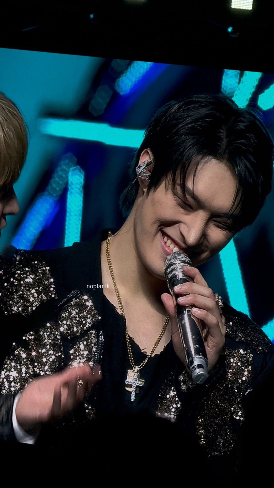 A heartfelt wallpaper shared by Mingi (ATEEZ)'s fans