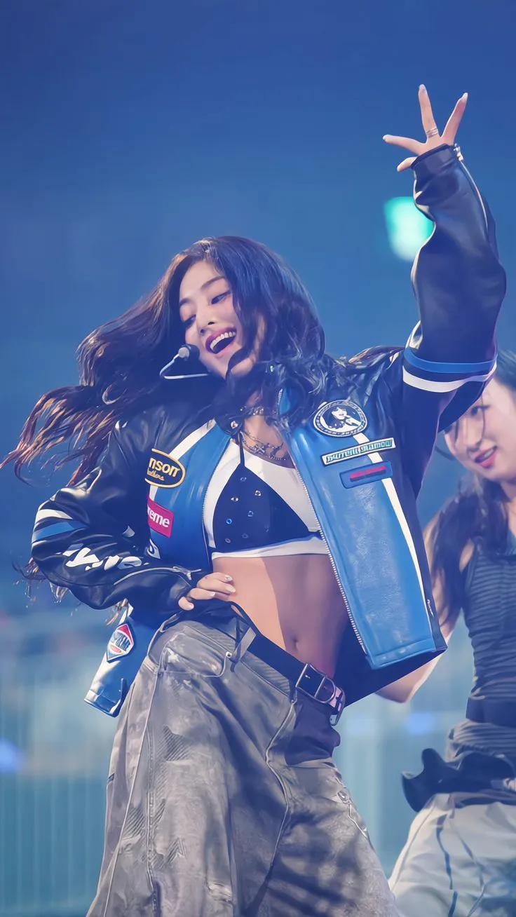 A moment captured by Jihyo (TWICE)'s fan