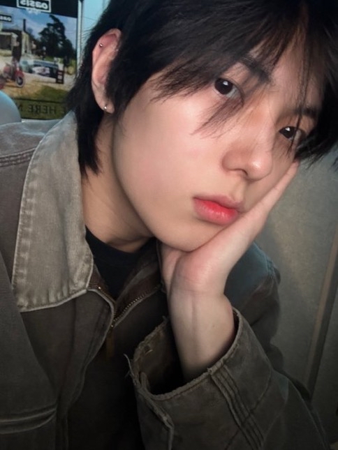 Behind-the-scenes cut of LEEJEONG (WHIB)