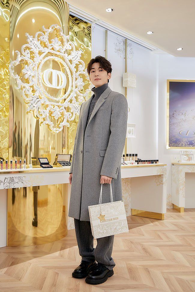 Recent activity shot of Wonwoo (SEVENTEEN)