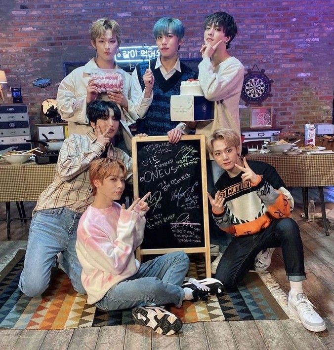 Behind-the-scenes cut of ONEUS