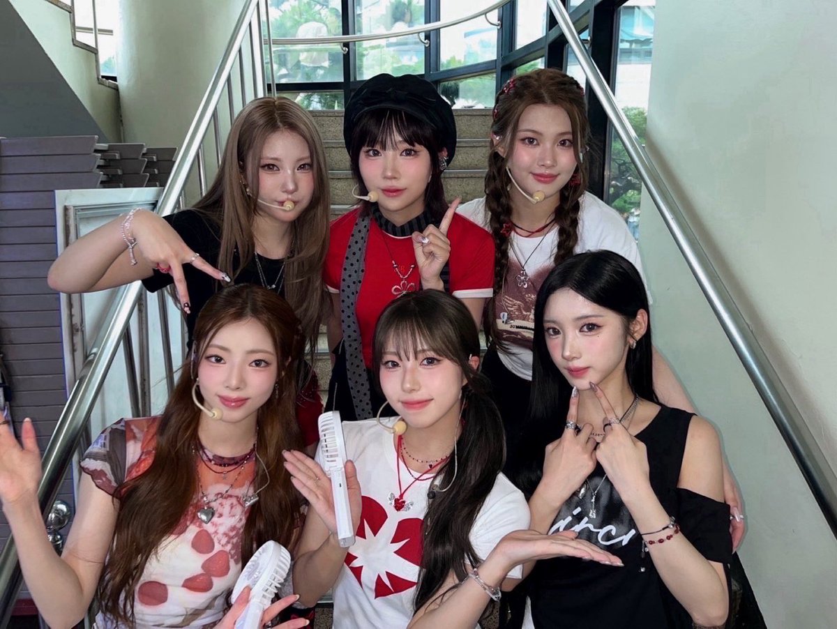 Behind-the-scenes cut of PURPLE K!SS