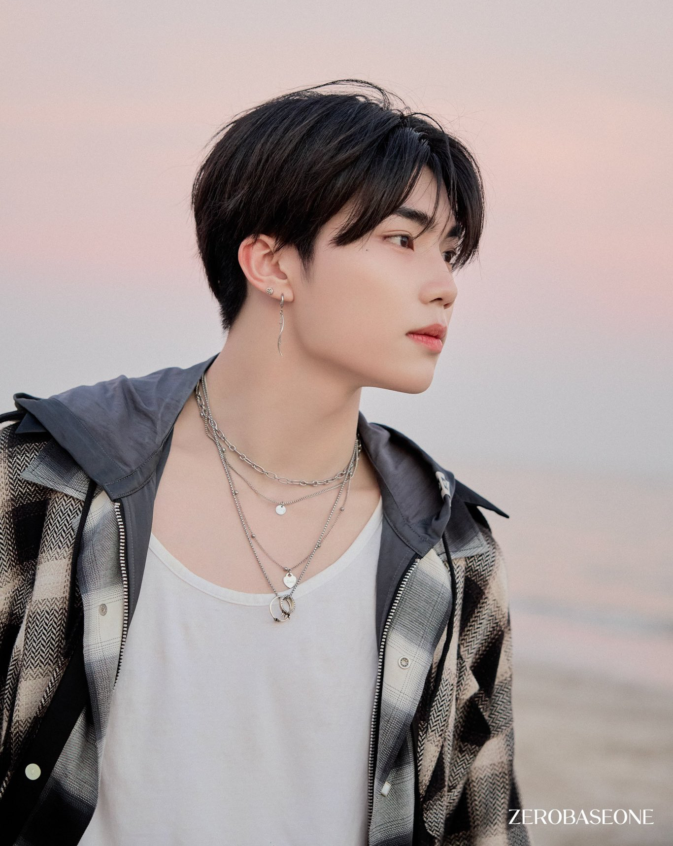 Foto terbaru Park Gunwook (ZEROBASEONE)