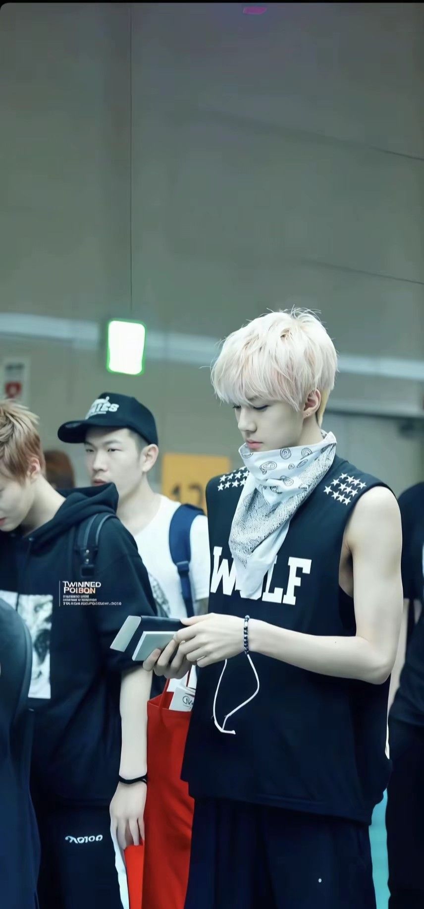 Fandom-recommended wallpaper image of Sehun (EXO)