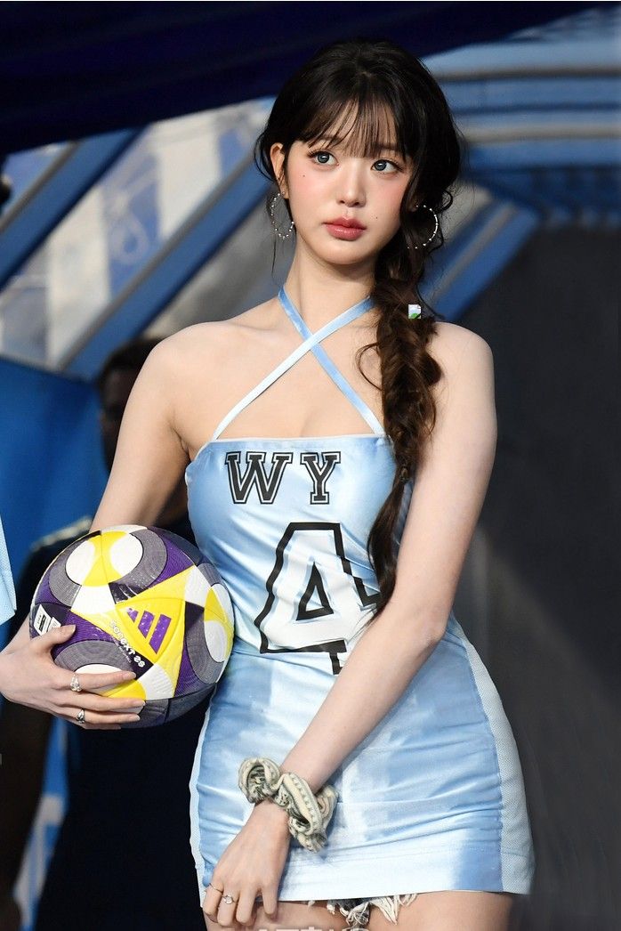Behind-the-scenes cut of Jang Wonyoung (IVE)
