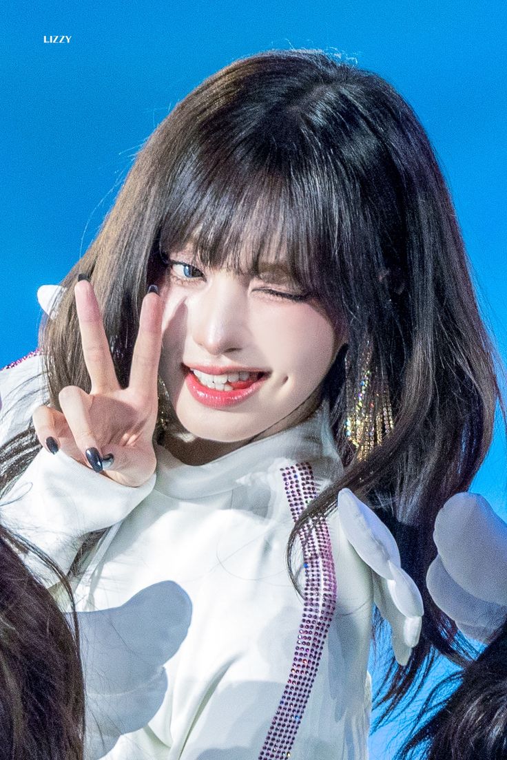 Behind-the-scenes cut of IVE