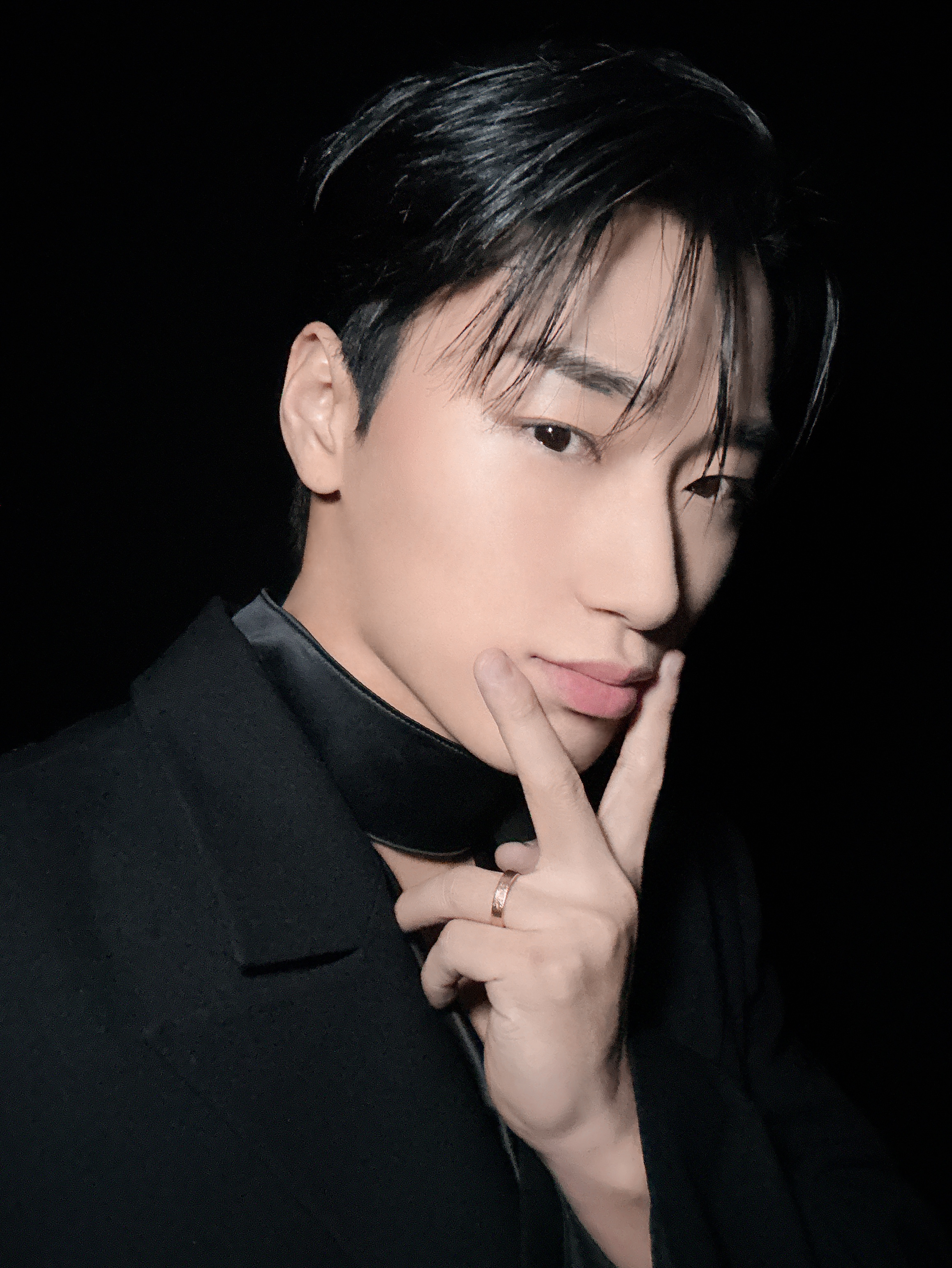 Behind-the-scenes cut of San (ATEEZ)