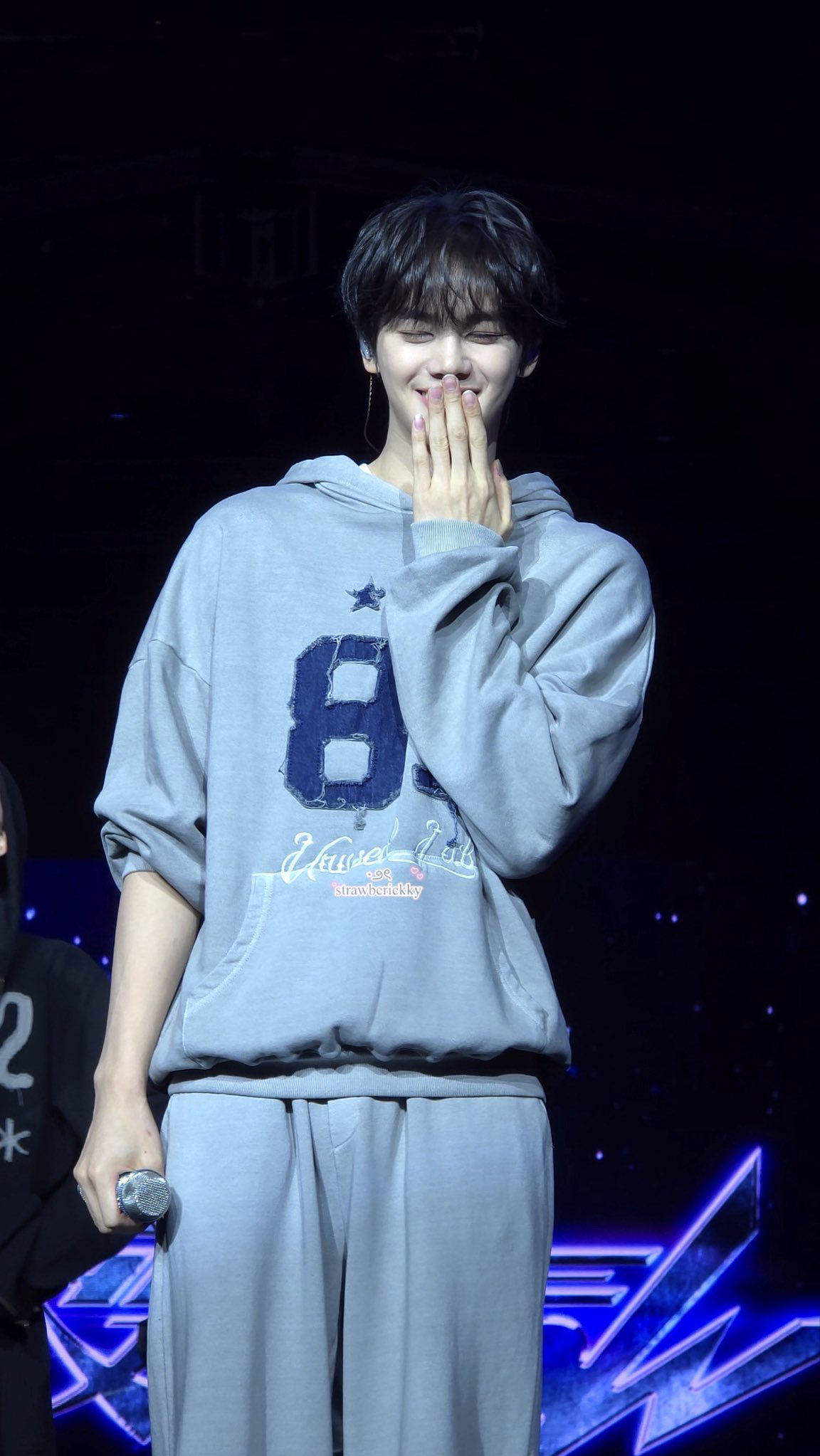 A moment captured by Kim Gyuvin (ZEROBASEONE)'s fan