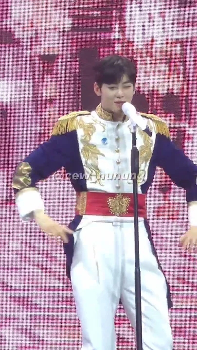 A moment captured by Eunwoo (ASTRO)'s fan