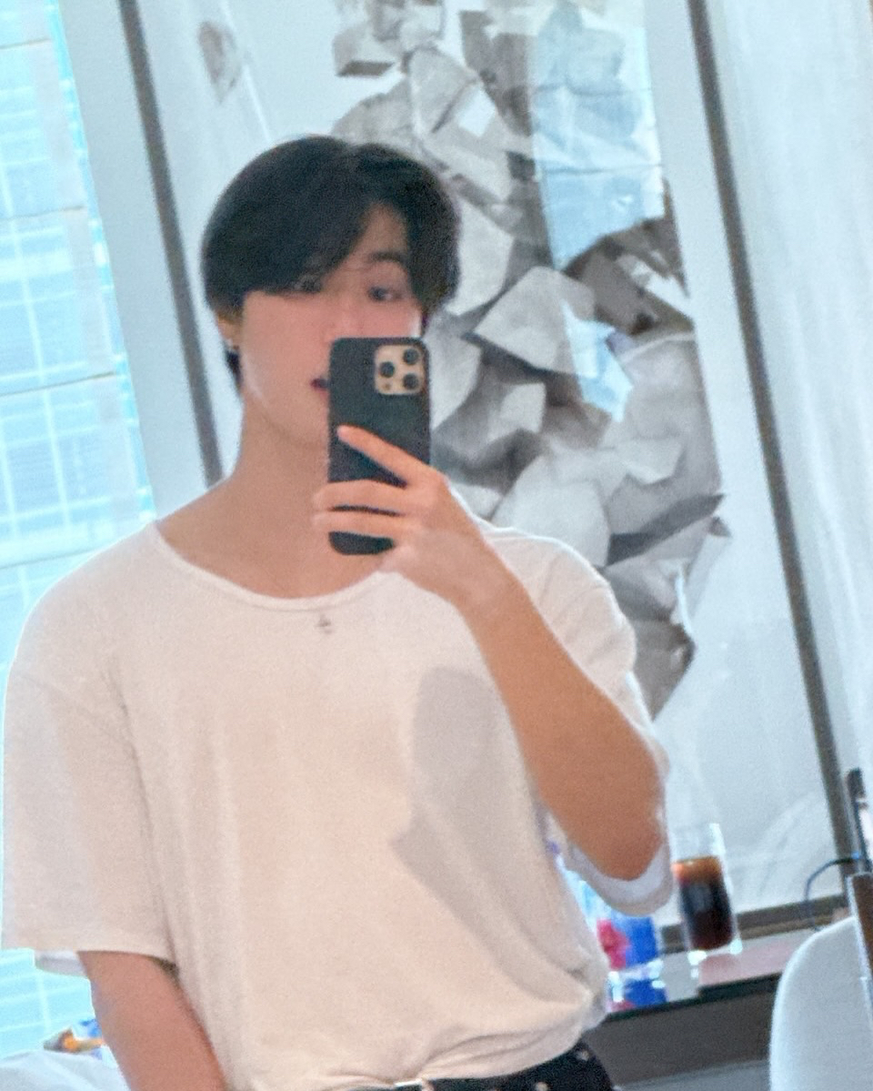 Latest photo of HAN (Stray Kids)