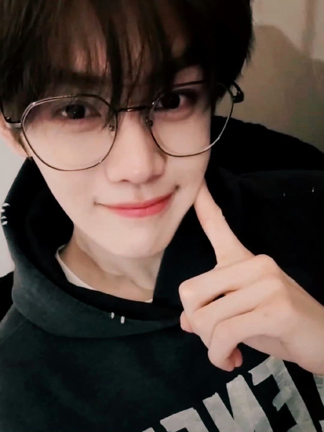 Recent activity shot of Kim Gyuvin (ZEROBASEONE)