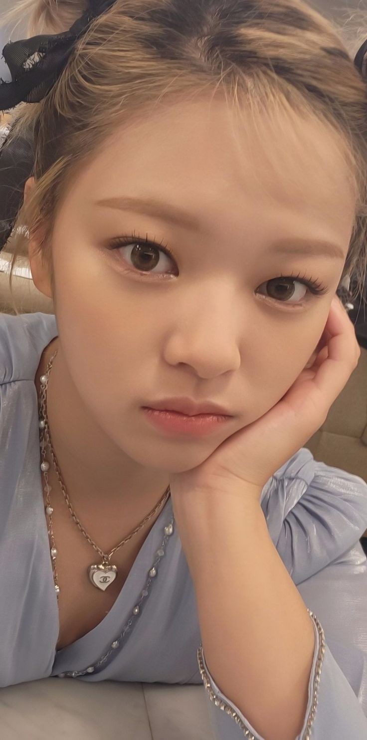 Today's most popular wallpaper in the Jeongyeon (TWICE) community