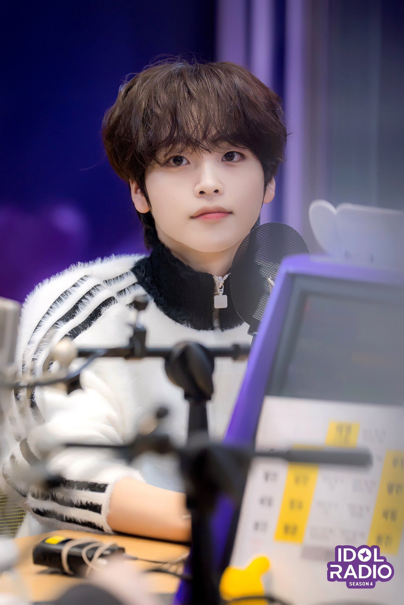 Recent activity shot of Hyeongjun (CRAVITY)