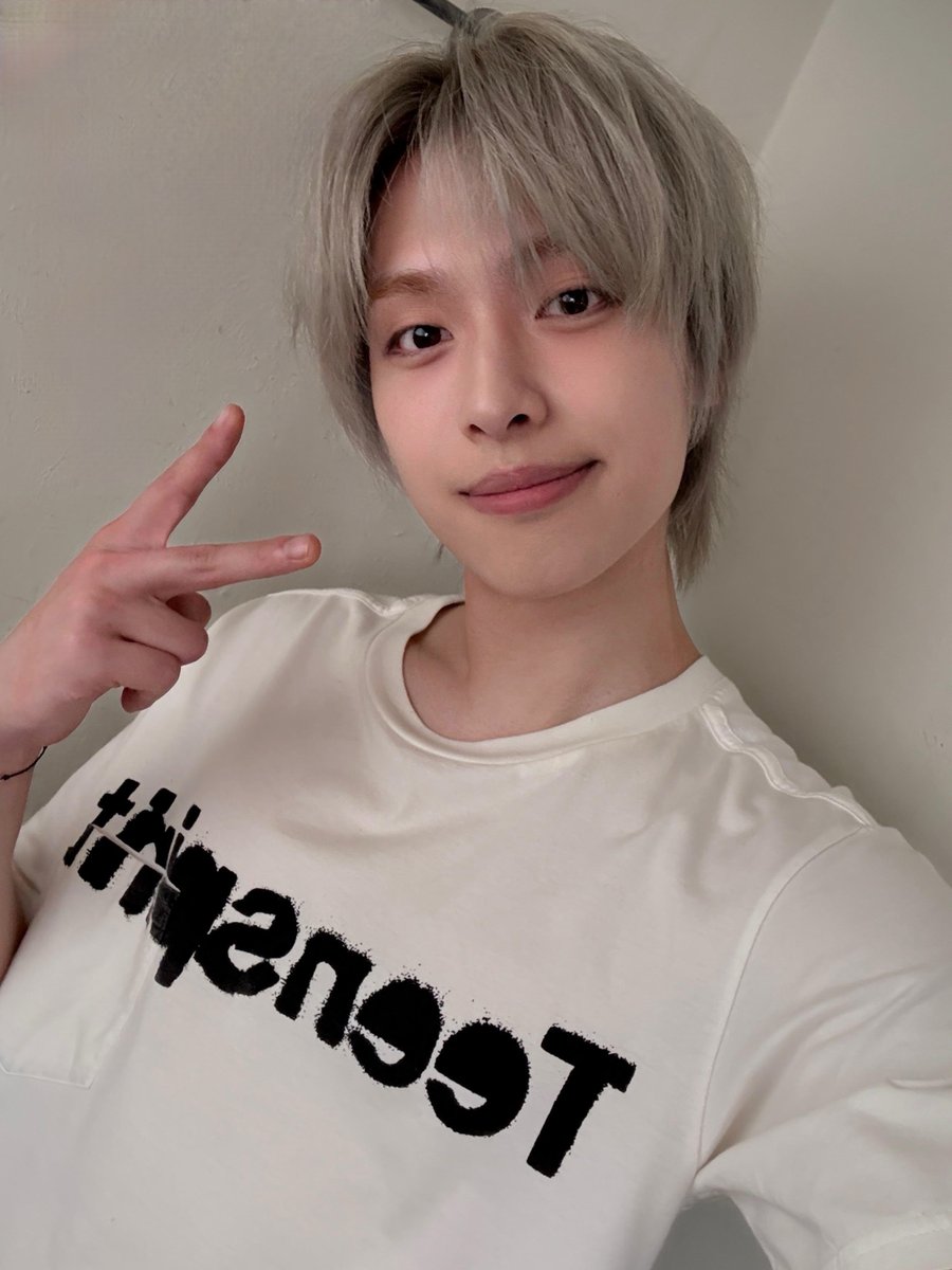 A moment captured by Xdinary Heroes's fan