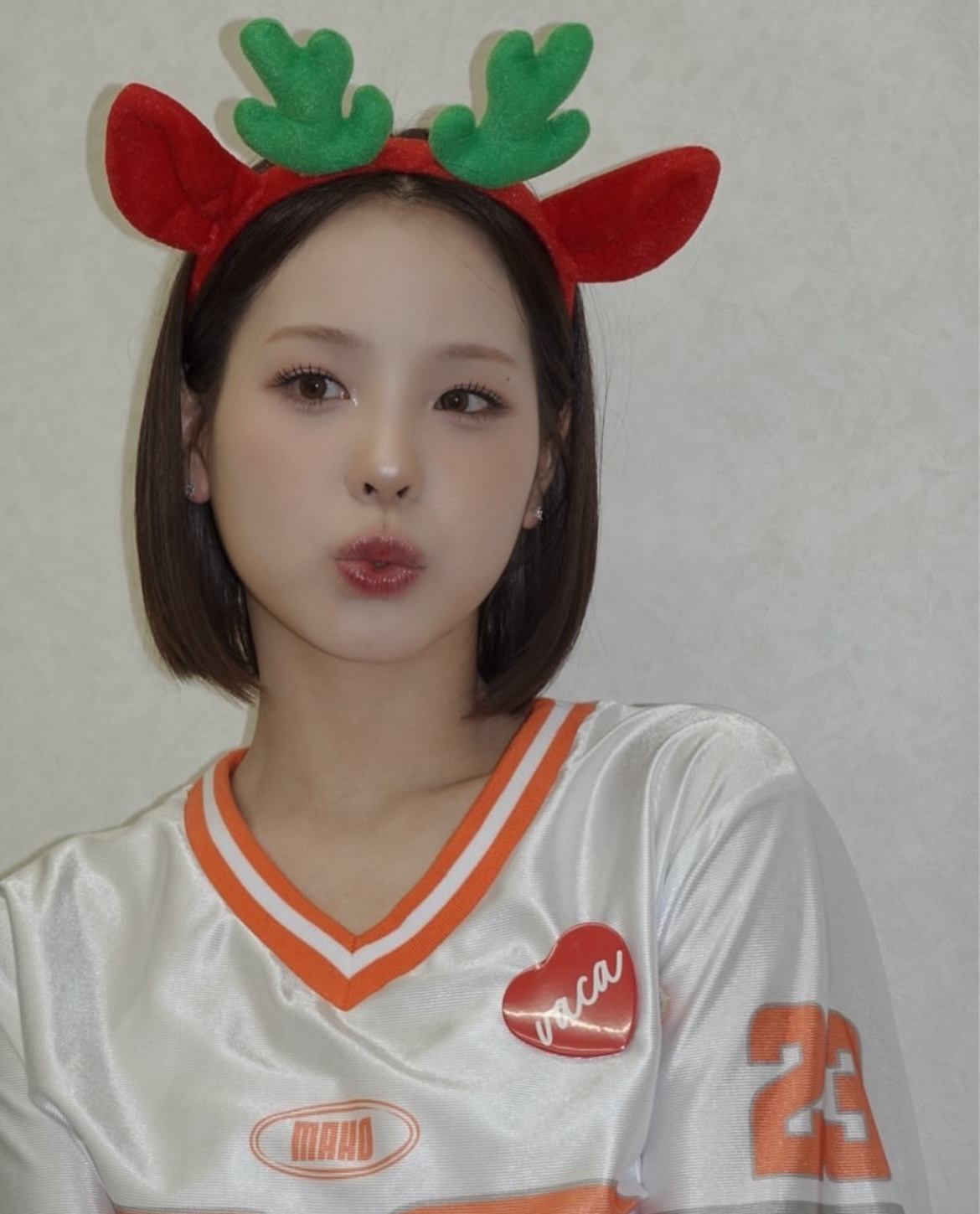 Behind-the-scenes cut of Mako (NiziU)