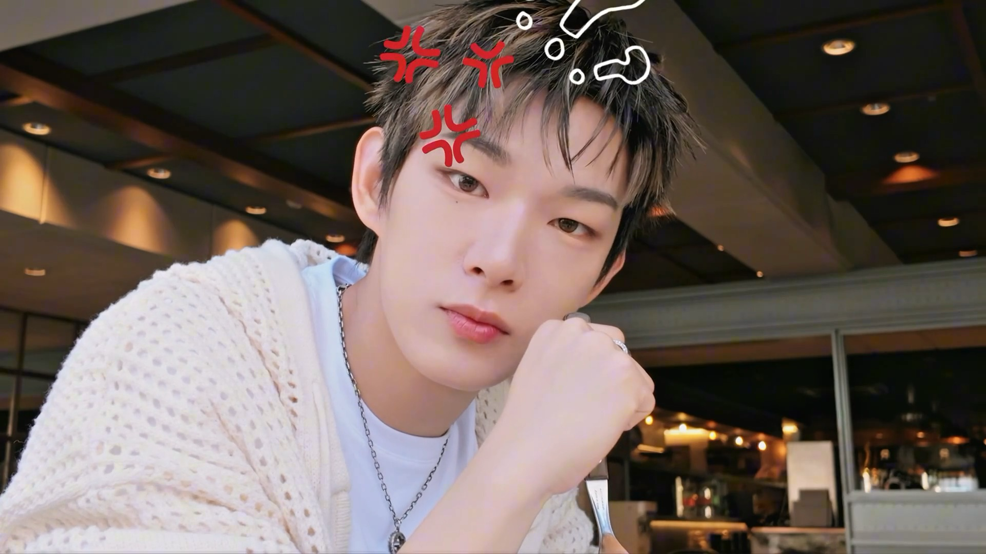 A moment captured by Steven (AHOF)'s fan