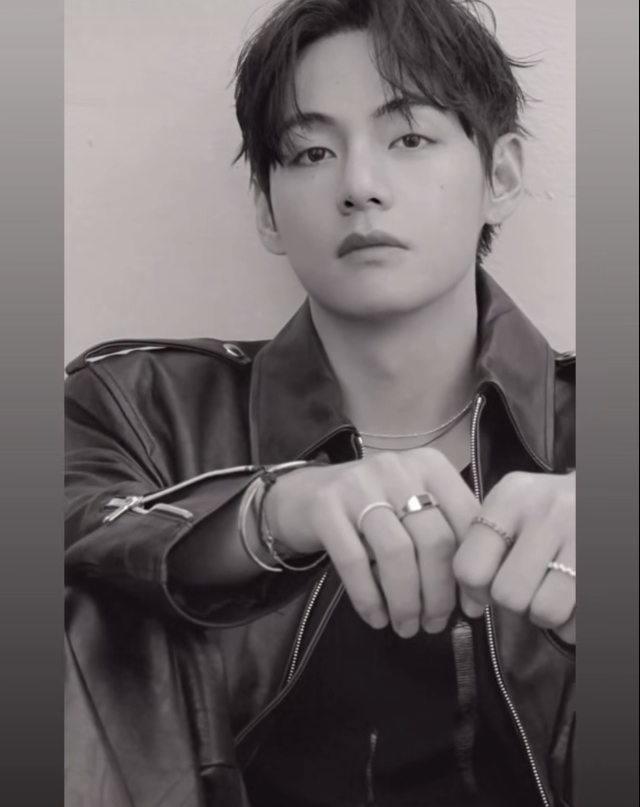 뷔 (방탄소년단)의 최신 사진