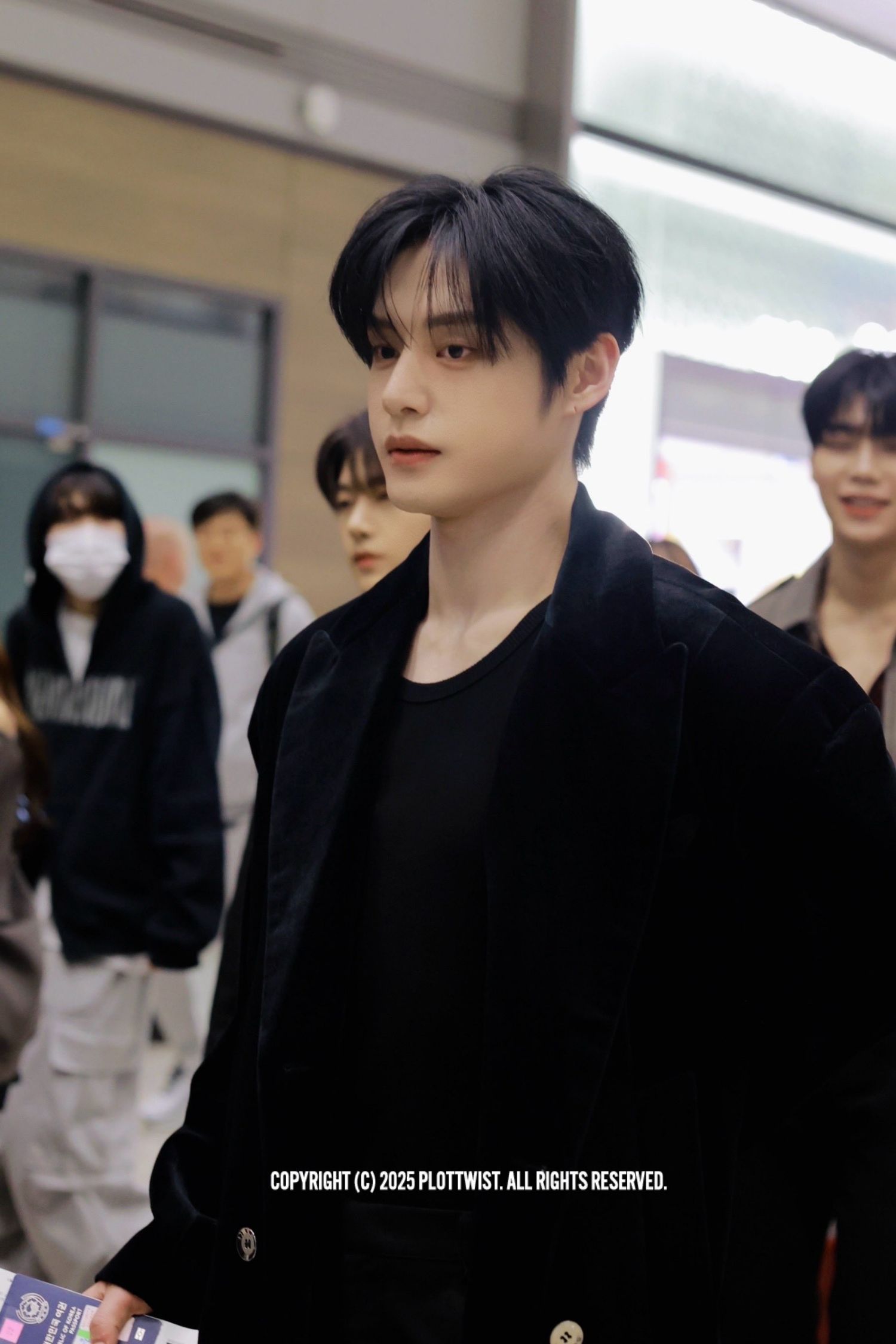 Behind-the-scenes cut of Kim Jiwoong (ZEROBASEONE)