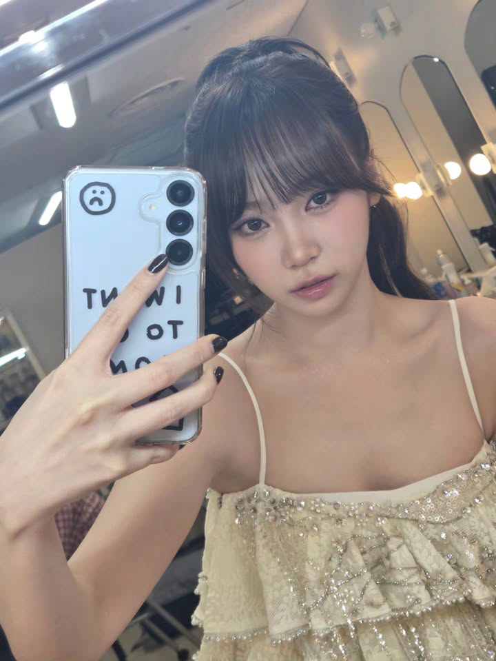 Behind-the-scenes cut of Kim Chaewon (LE SSERAFIM)