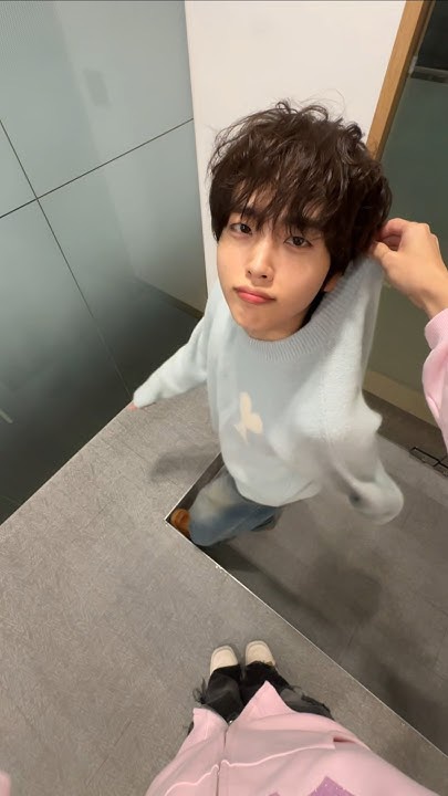 A moment captured by CRAVITY's fan