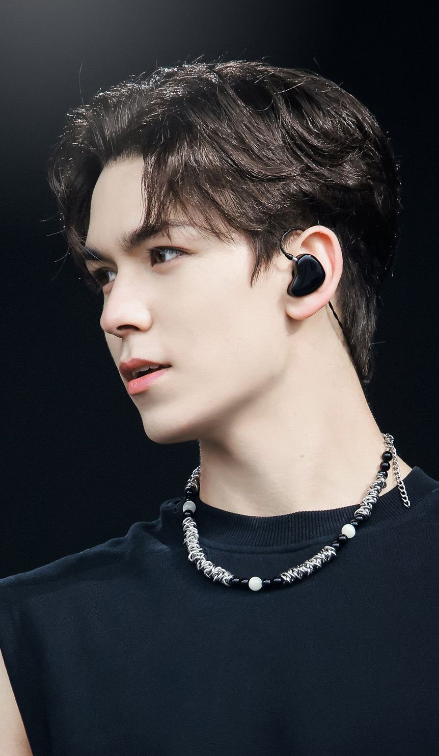 Vernon (SEVENTEEN)的最新照片