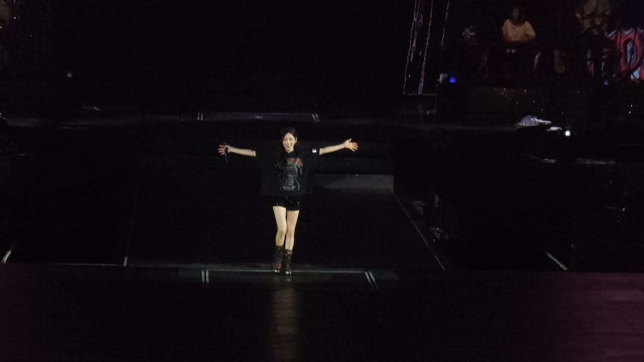 Behind-the-scenes cut of Taeyeon (Girls' Generation)