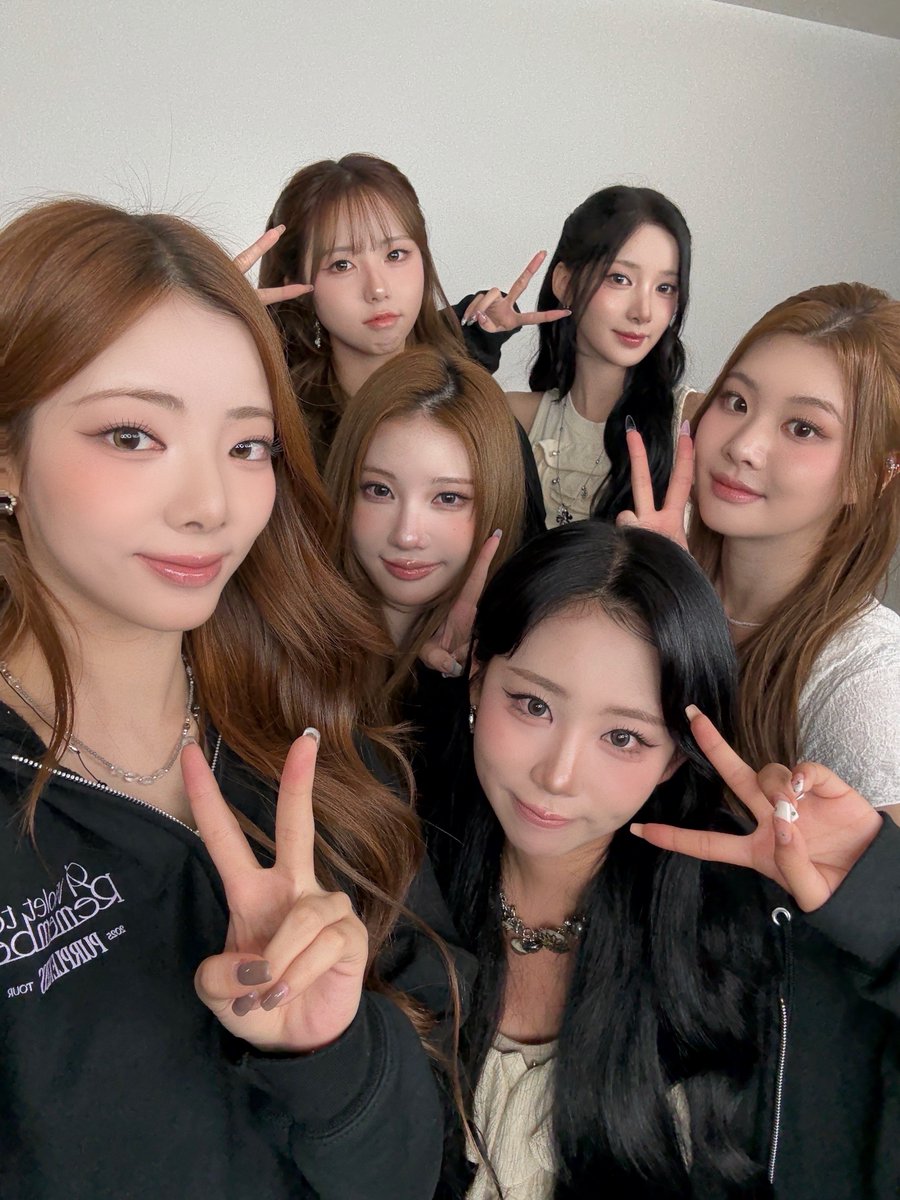 A moment captured by PURPLE K!SS's fan