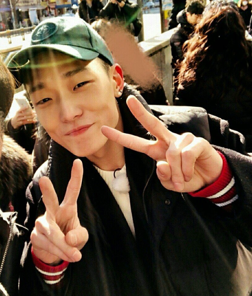 A moment captured by BOBBY (iKON)'s fan