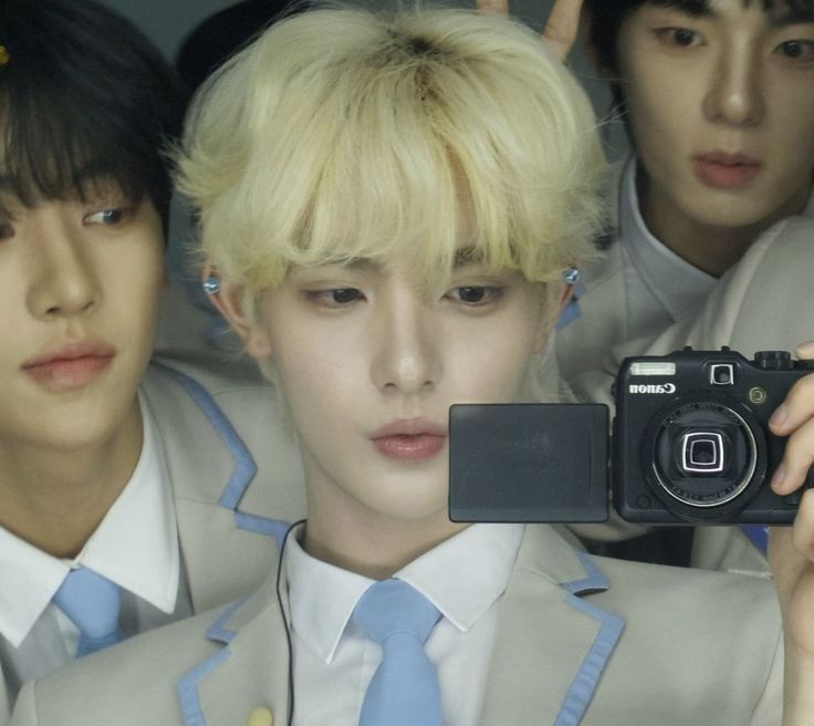 Behind-the-scenes cut of Xin Che (POLARIX)