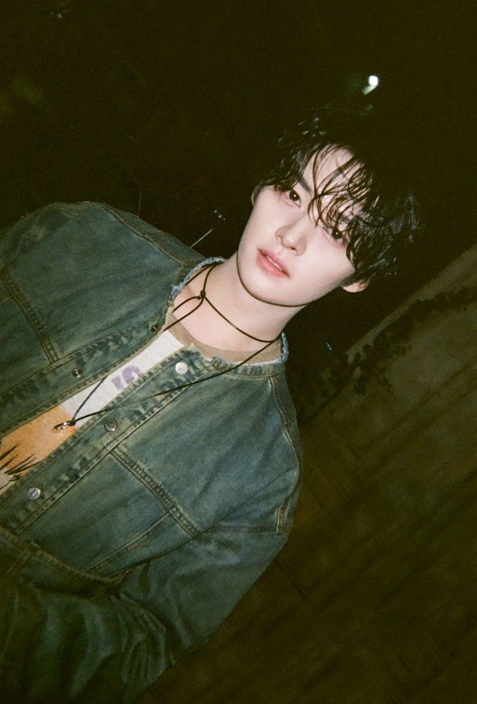 Behind-the-scenes cut of Lee Know (Stray Kids)