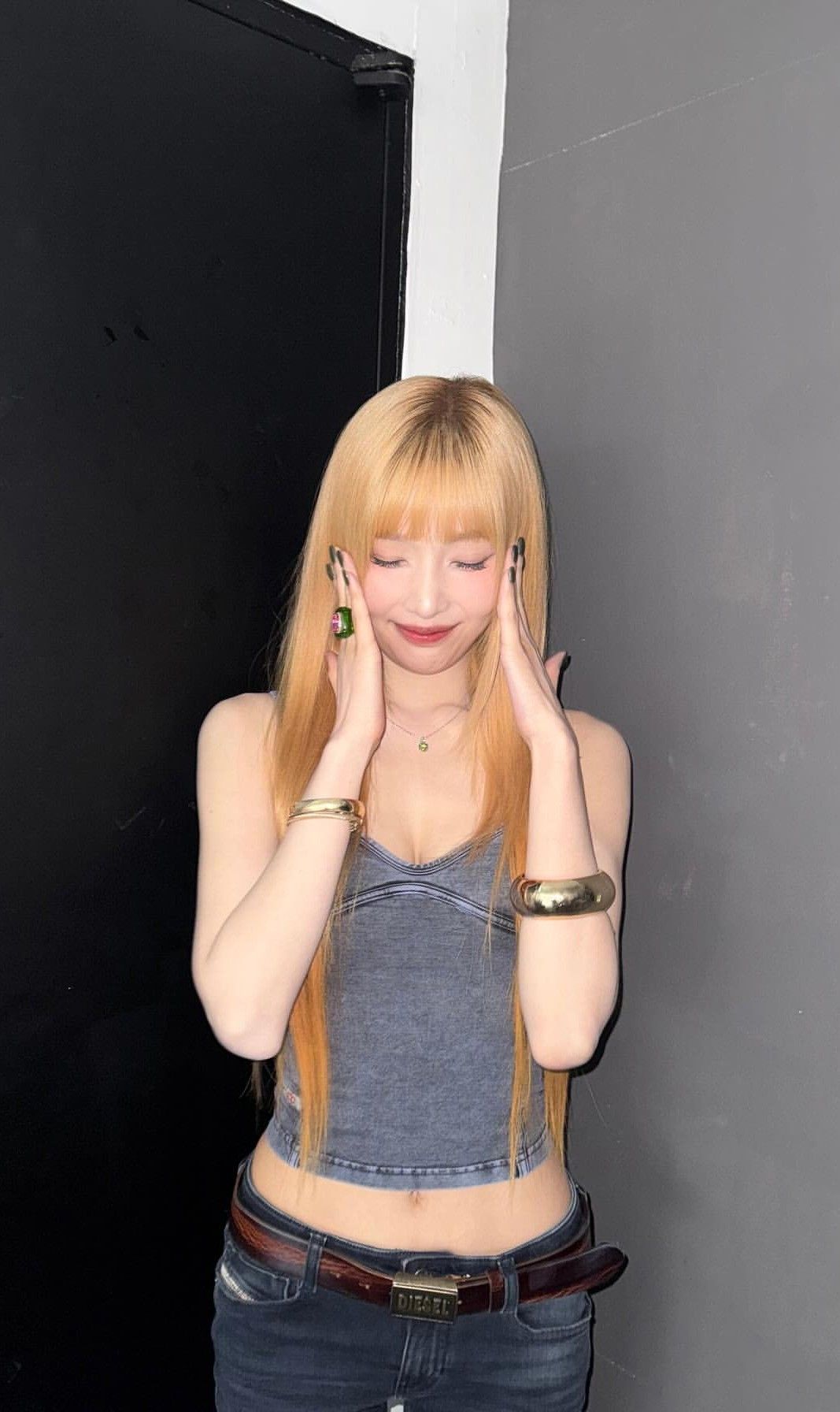 Behind-the-scenes cut of Joy (Red Velvet)