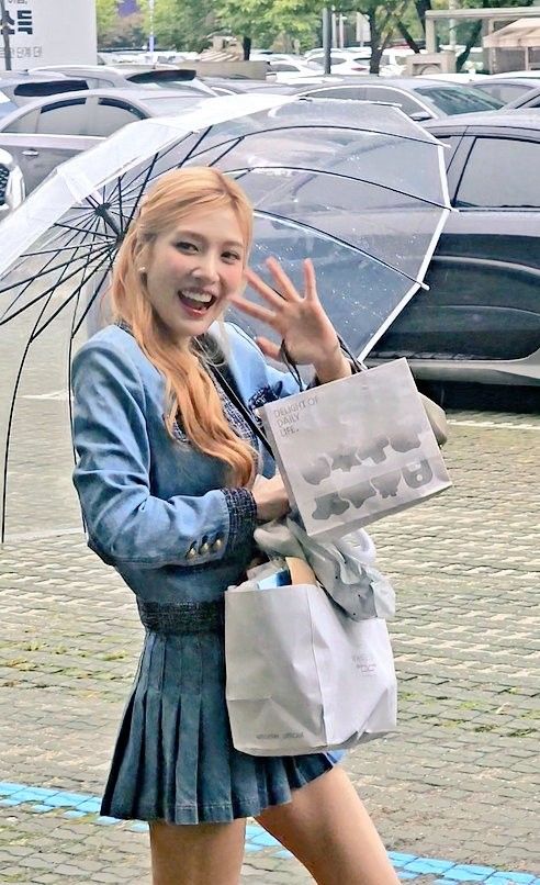 A moment captured by Joy (Red Velvet)'s fan