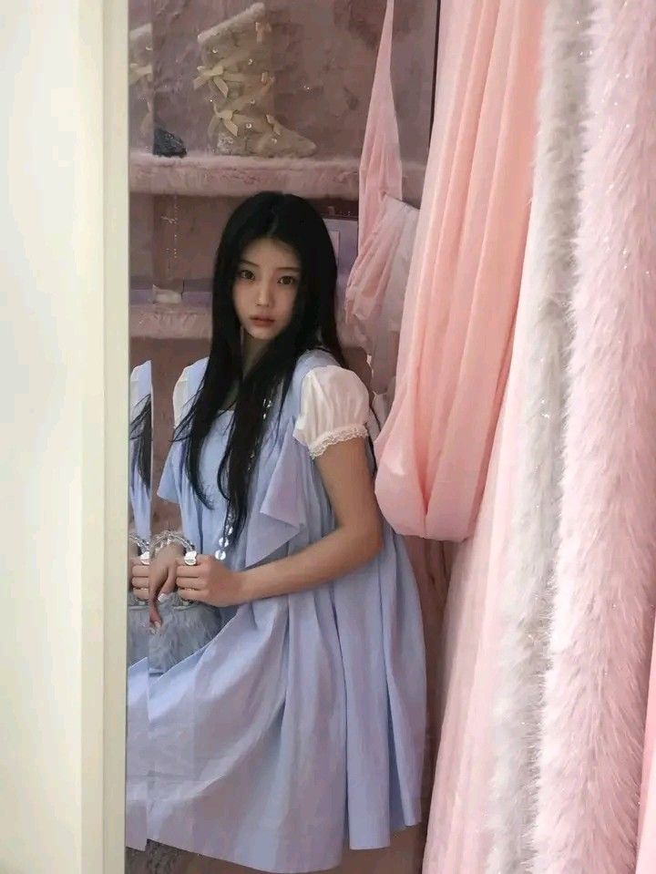 Latest photo of ILLIT