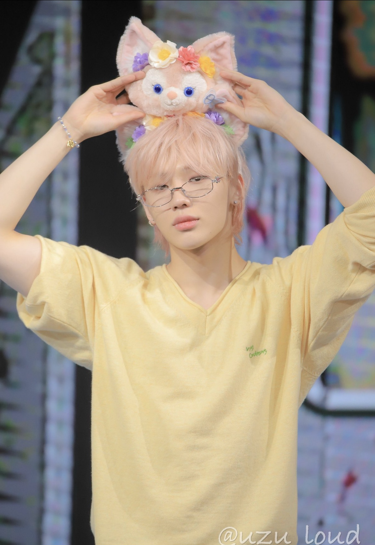 Behind-the-scenes cut of Junhyeok (TNX)