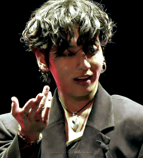 Foto aktivitas terbaru Jungkook (BTS)