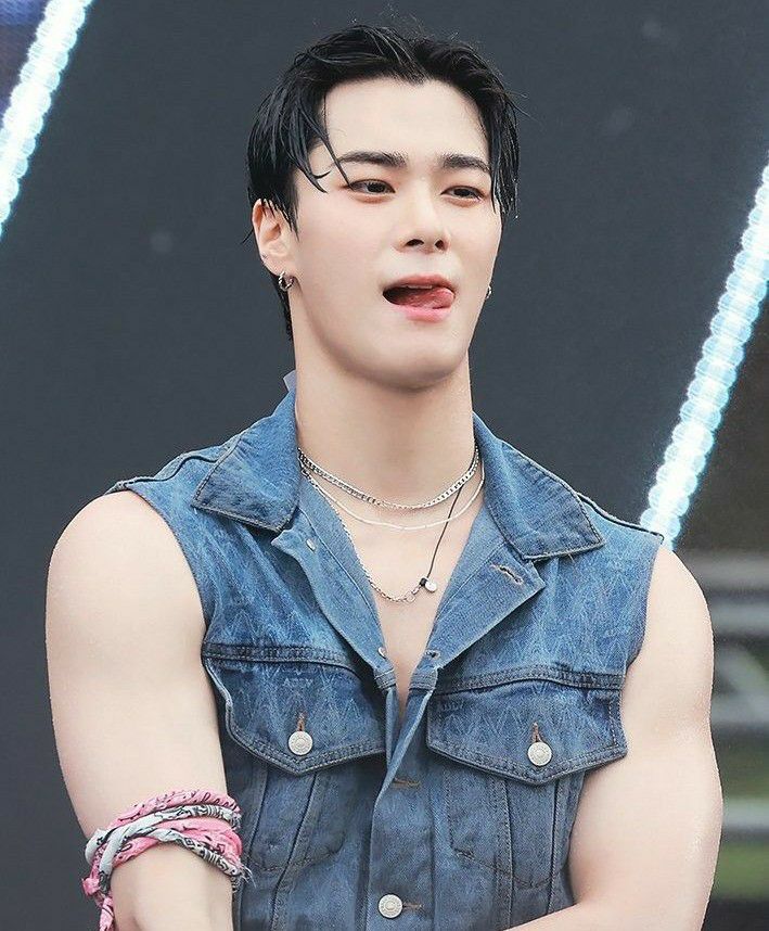 Behind-the-scenes cut of Moonbin (ASTRO)