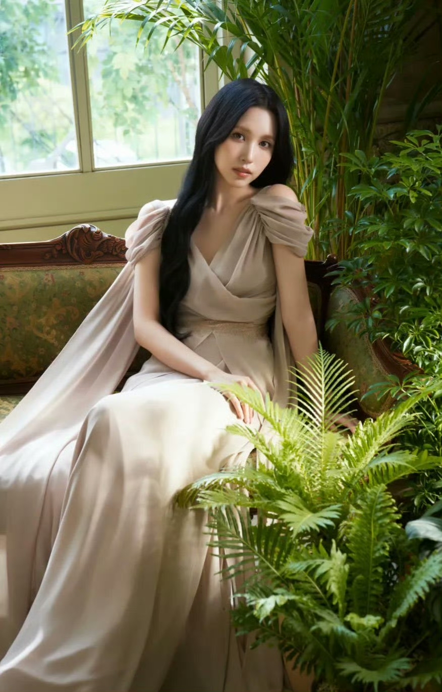 Latest photo of Mina (TWICE)