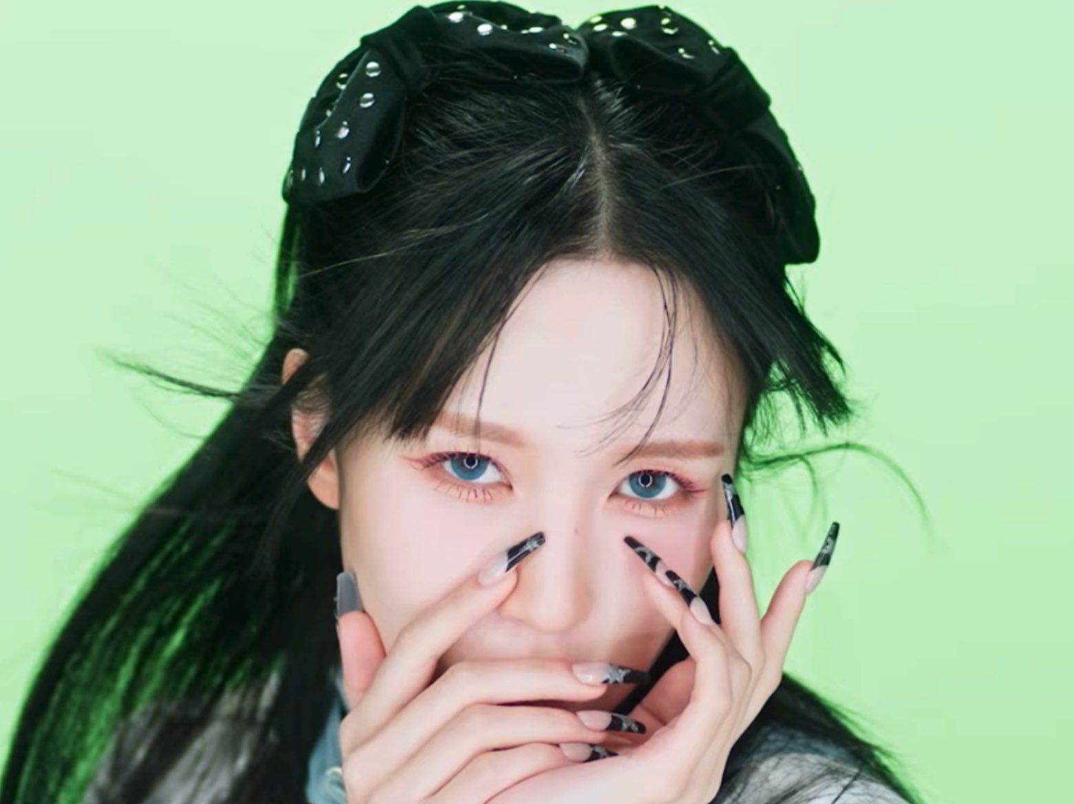 Momen yang diabadikan oleh penggemar Mina (TWICE)