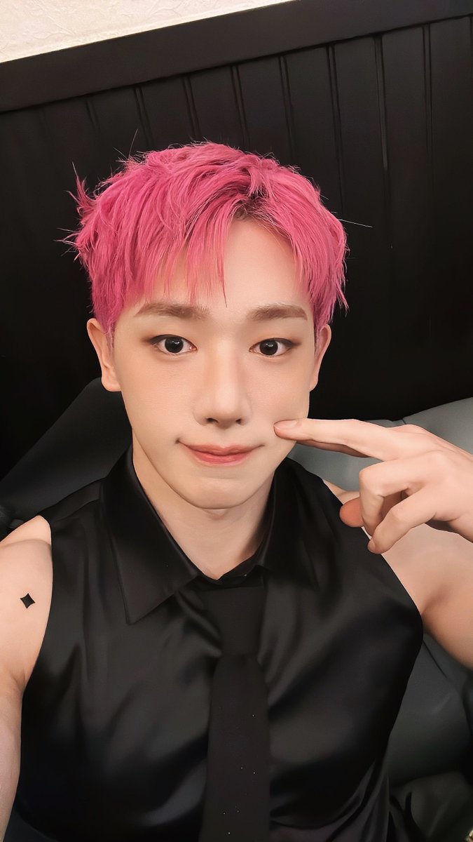 A heartfelt wallpaper shared by Wonho's fans